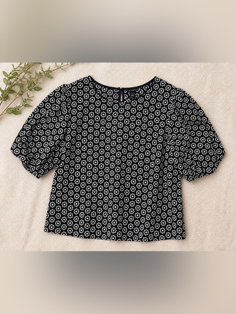 Ann Taylor Black & White Floral Eyelet Blouse | Puff Sleeve Top